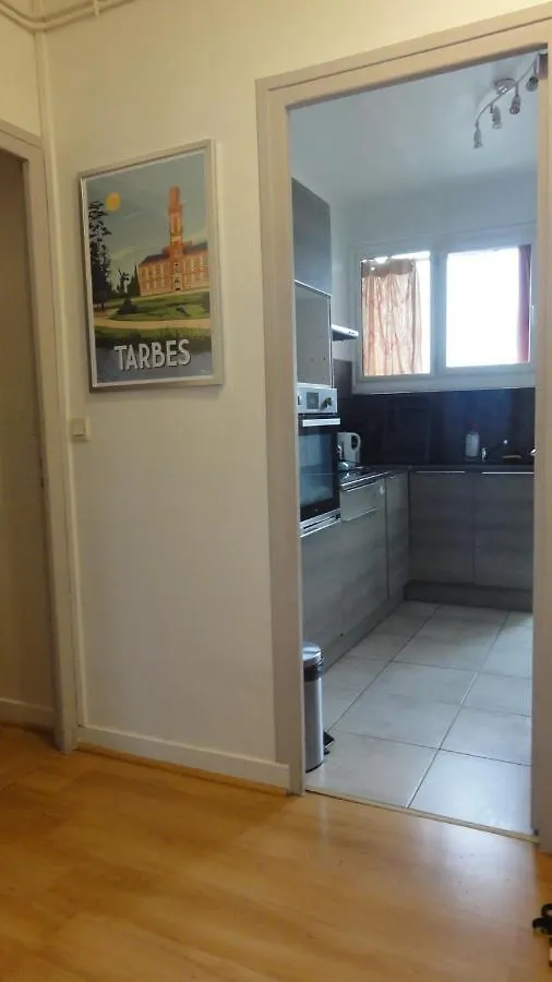 Le Voltaire -2 Chambres- 70M2- Hypercentre-Parking-Wifi Fibre- Nouvelle Literie Tarbes Apartamento