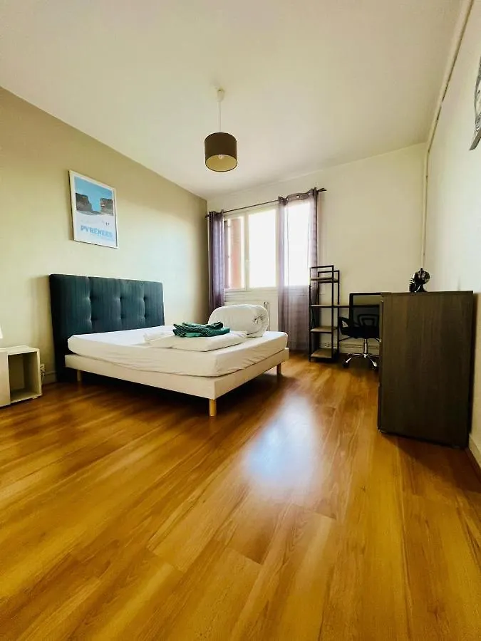 Le Voltaire -2 Chambres- 70M2- Hypercentre-Parking-Wifi Fibre- Nouvelle Literie Tarbes Apartamento