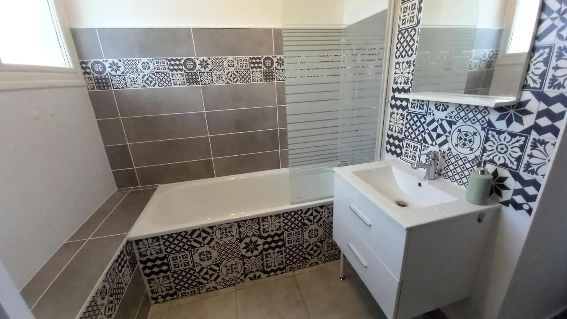 Le Voltaire -2 Chambres- 70M2- Hypercentre-Parking-Wifi Fibre- Nouvelle Literie Tarbes
